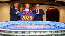 برشلونة يعلن رسميا تمديد عقد مدربه هانزي فليك حتى 2028