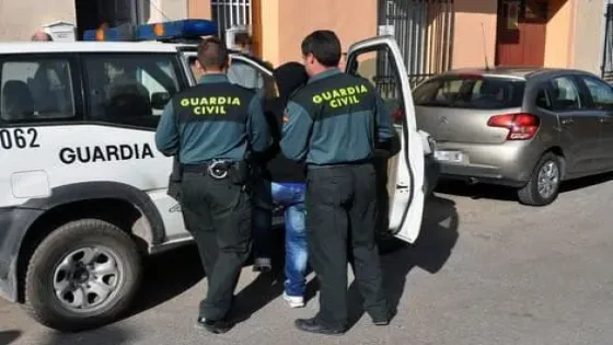 إسبانيا: الشرطة تقتحم مقر الحزب الحاكم لجمع وثائق في قضية “التمويل المحتمل”
