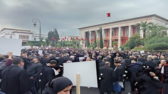 جمعية هيئات المحامين بالمغرب تصعد وتعلن الاعتصام أمام البرلمان