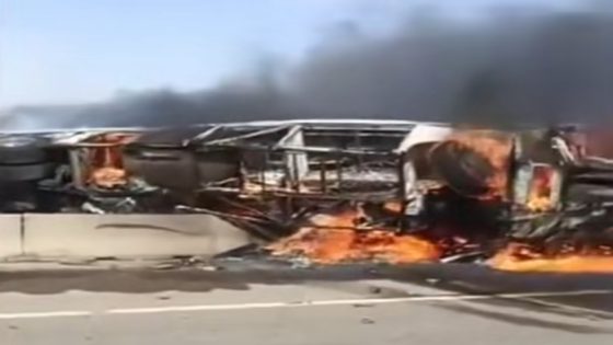 العراق: مقتل 21 شخصا وإصابة 19 آخرين في انقلاب حافلة بين الناصرية والبصرة