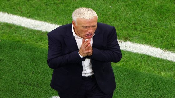ديشان ينتقد التحكيم بعد إقصاء فرنسا من المونديال
