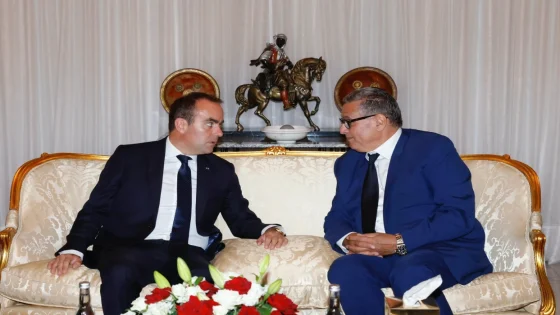 الوزير الأول الفرنسي يحل بالمغرب لترؤس أشغال الدورة الـ 15 للاجتماع رفيع المستوى المغربي-الفرنسي بشكل مشترك مع رئيس الحكومة عزيز أخنوش