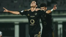 المغربي بن شرقي يقود فريقه الأهلي للفوز على “زد” بثنائية نظيفة