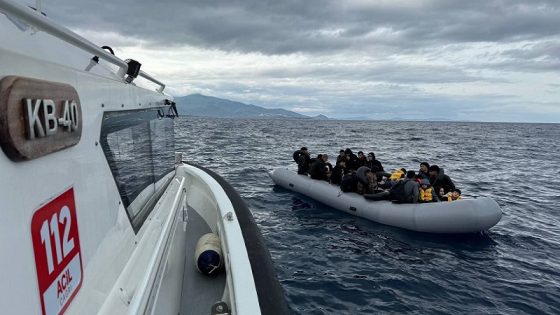إيطاليا.. اعتقال 14 جزائريا بعد اصطدام قارب يقلهم بمراهقة وتركها في حالة خطيرة