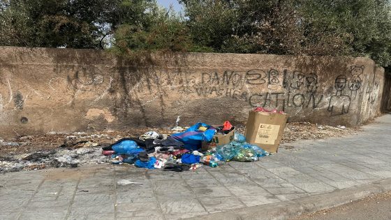 فاس.. تراكم النفايات يثير استياء الساكنة بحي النجاح سيدي إبراهيم