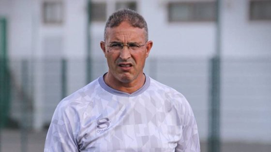 المغرب التطواني يعلن رسميا فسخ عقد مدربه عبد الكريم الجيناني بالتراضي
