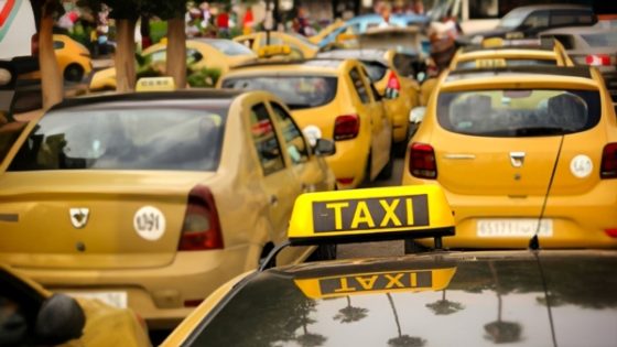 سيارات الأجرة الصغيرة بمدينة مراكش