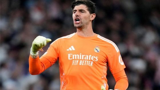 ريال مدريد يعلن غياب تيبو كورتوا عن قمة برشلونة
