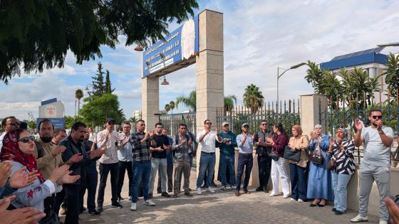 طلبة سلك الدكتوراه يحتجون أمام رئاسة جامعة سيدي محمد بن عبد الله بفاس تنديدا بفرض رسوم تسجيل “باهظة”