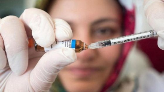 صورة أرشيفية توضيحية لعملية تلقيح، ولا توثق الحملة الميدانية في آيت عميرة