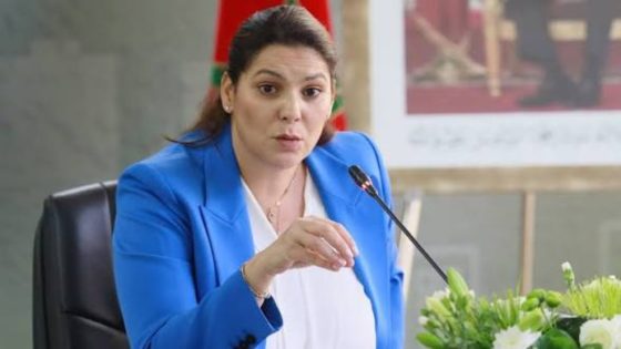 فاطمة الزهراء المنصوري خلال اجتماع