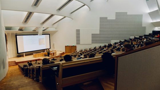 صورة تعبيرية لطلبة في جامعة آلتو بفنلندا، لا توثق المدرسة العليا للأساتذة بفاس